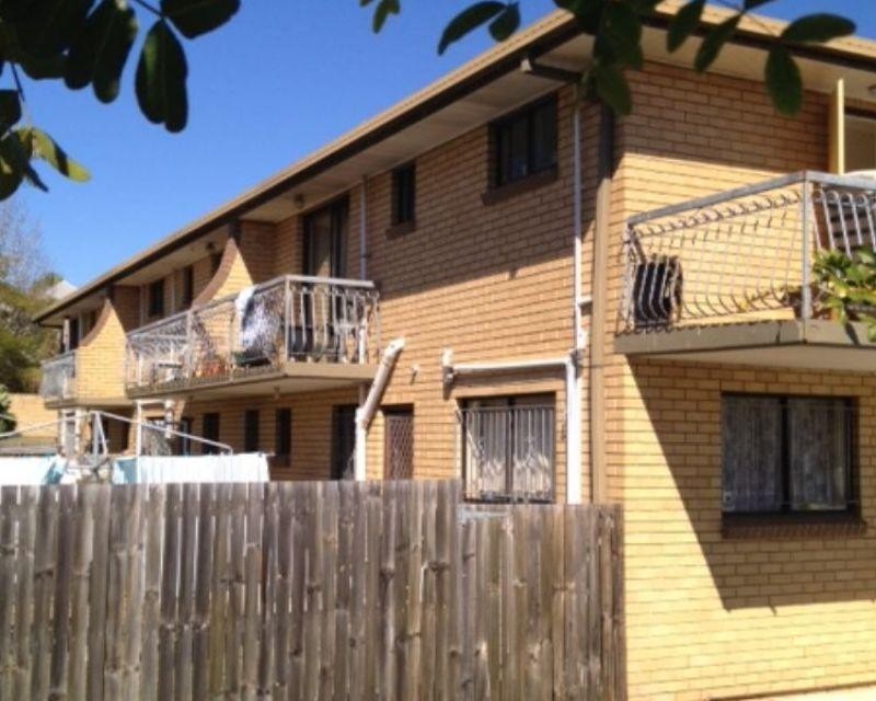 $595 per wk - 2 level, 2 bedroom unit